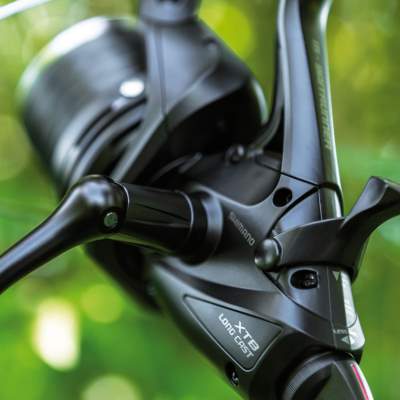 Shimano Medium Baitrunner XT-B LC, 390m/0,30mm - 5,3:1 - 560g