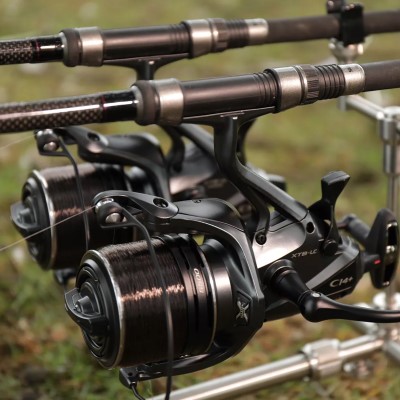 Shimano Medium Baitrunner CI4+ XT-B LC 390m/ 0,30mm - 5,3:1 - 500g