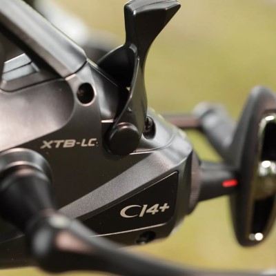 Shimano Medium Baitrunner CI4+ XT-B LC 390m/ 0,30mm - 5,3:1 - 500g