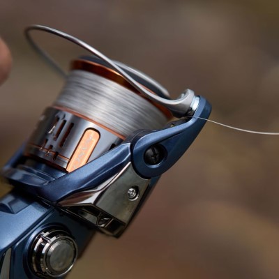 Shimano Nasci FD - Spinnrolle 2500 - 235g - 0,25mm/160m - 5,0:1