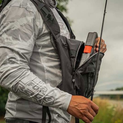Fox Rage Camo Voyager Chest Pack - Brusttasche Front:38x17x23cm Back:31x7x30cm+ 2 Tackle Boxes