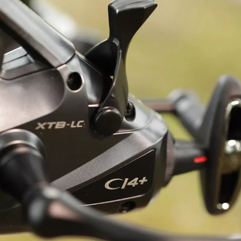 Shimano Medium Baitrunner CI4+ XT-B LC 390m/ 0,30mm - 5,3:1 - 500g